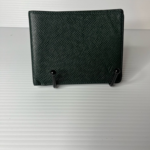 Authentic LV Green Textured Men's Wallet - Picture 1 of 6